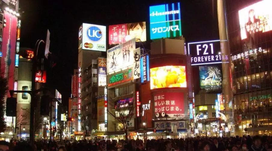 东京涉谷街头夜景