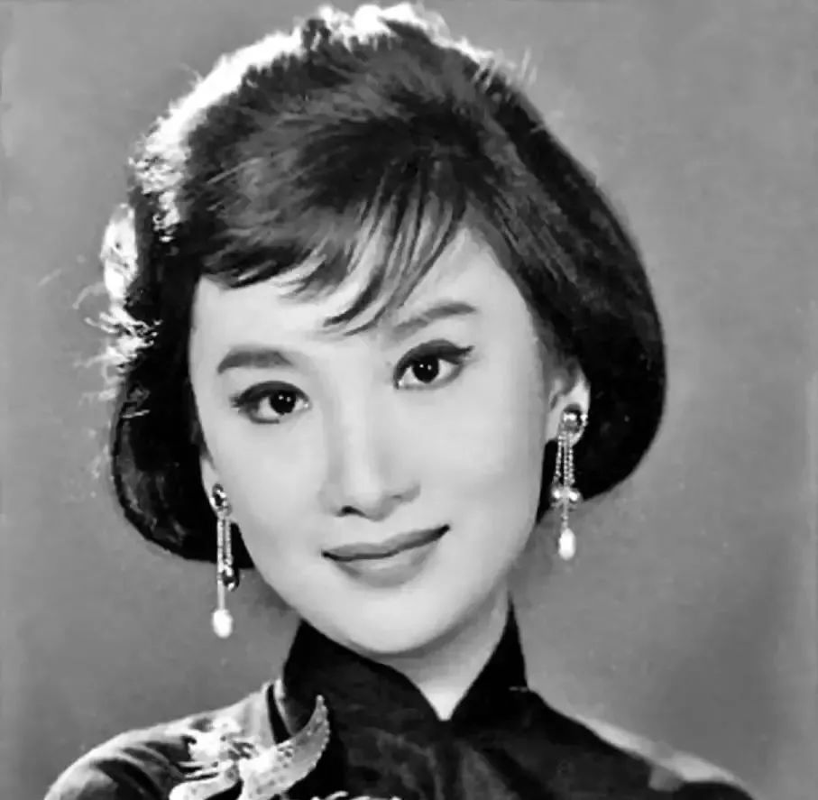 她是"上帝的杰作","东方的奥黛丽点赫本",有人为她终身不娶