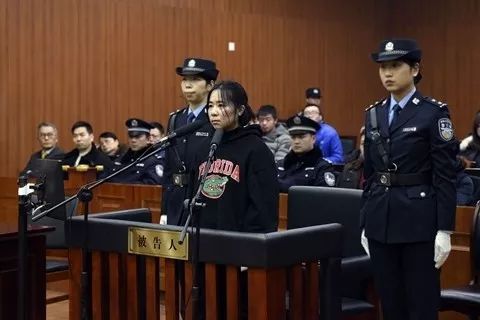 特稿|复盘莫焕晶案庭审:为何放火?有无施救?