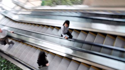 【中金固收·信用】高低评级分化加剧,风险个券大幅调整——18年6月行业利差跟踪 20180704