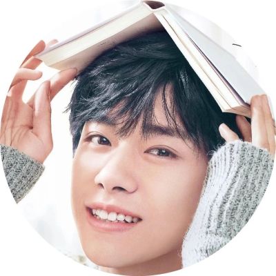 18岁的易烊千玺在读这本书,你的18岁呢? | 品牌新事